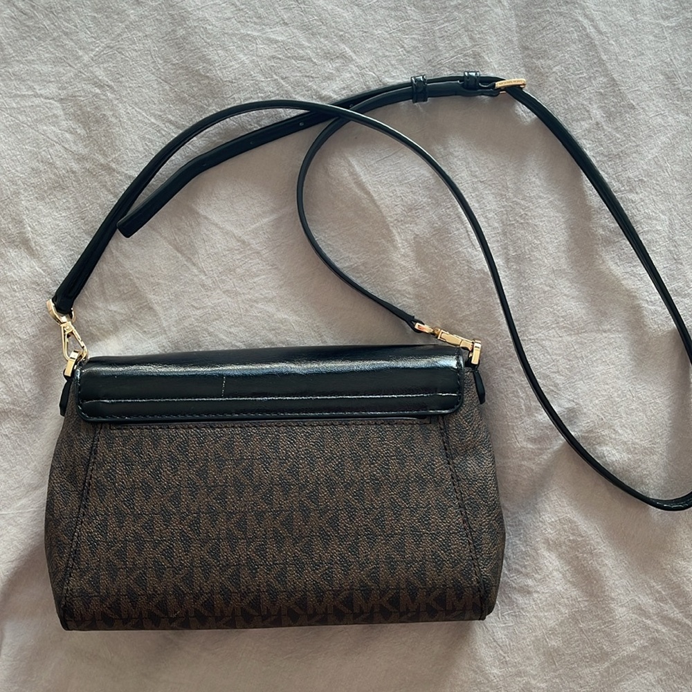 Michael Kors Medium Logo Cross Body Bag - Picture 2 of 5